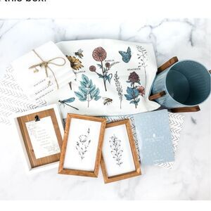 Decorated Home Decor Bundle, 7 Pieces, Subscription Box Spring 2021. NIB!